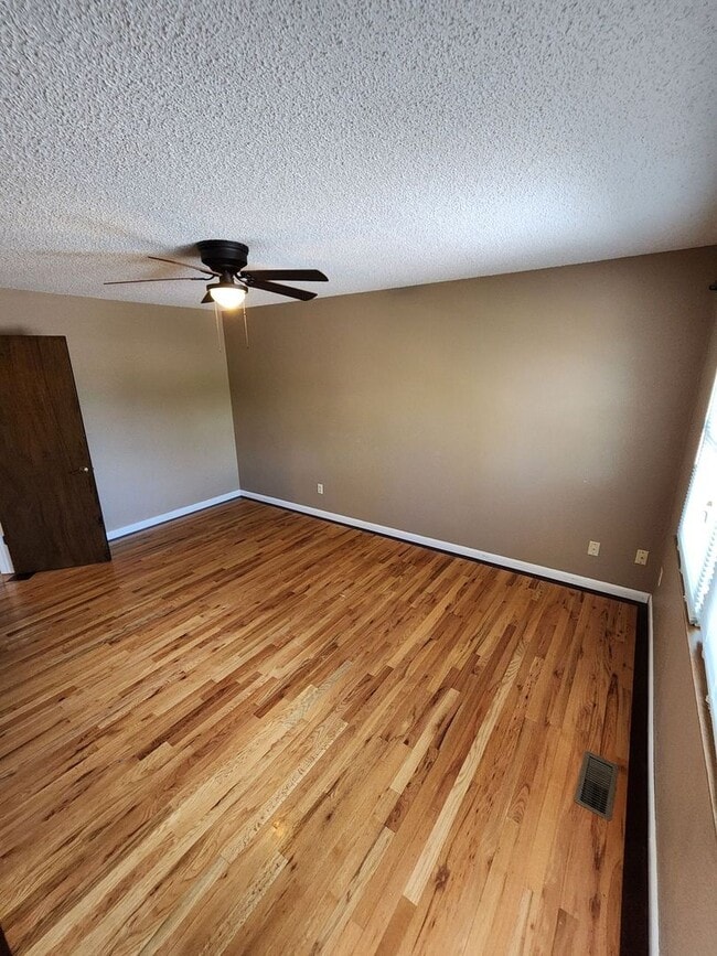 Building Photo - Spacious 4-Bedroom Home with RV Parking in...