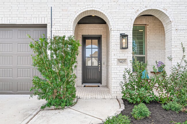 Building Photo - 7427 Compass Dr