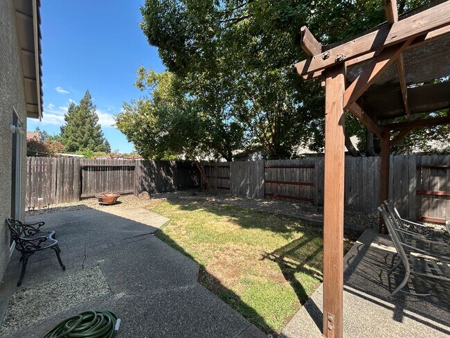 Building Photo - 7025 Sandy Souza Way