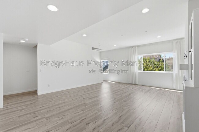 Building Photo - 3740 Third Avenue
