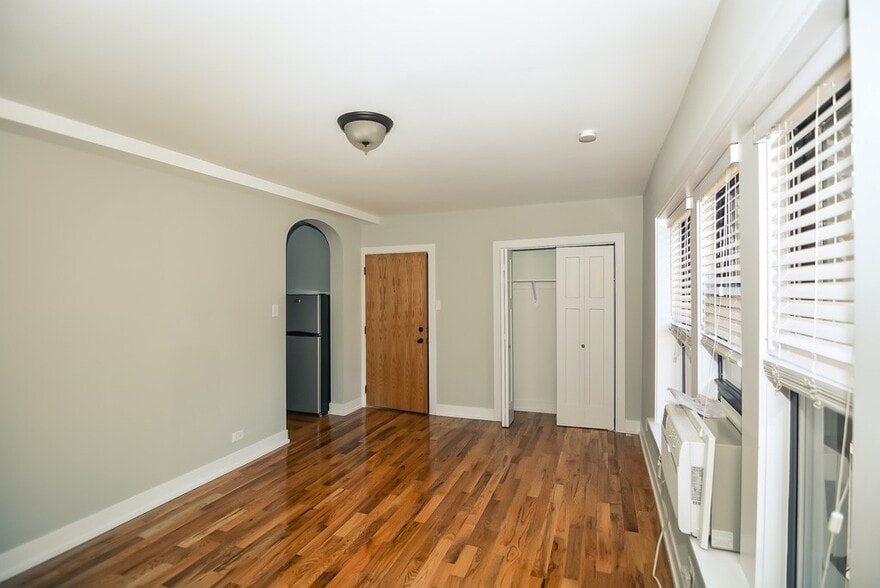 Building Photo - 555 W Arlington