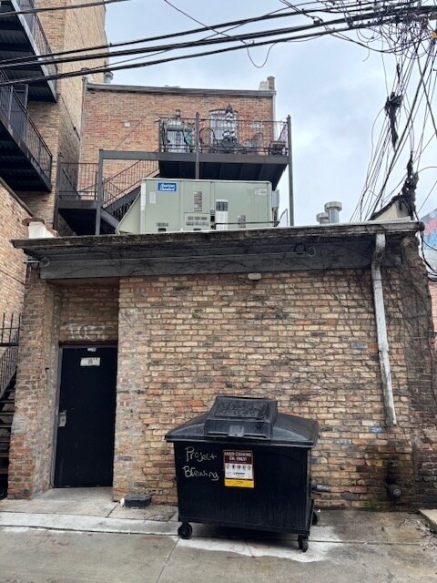 Building Photo - 3477 N Clark St