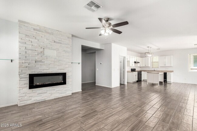 Building Photo - 10250 W Townley Ave
