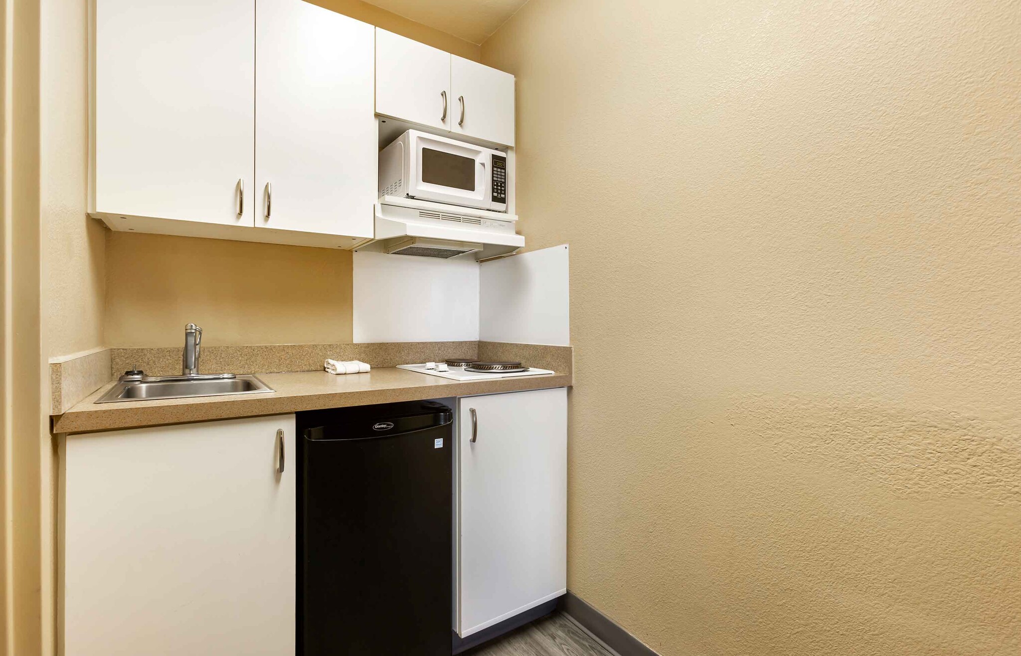 Building Photo - Furnished Studio-Albuquerque - Airport