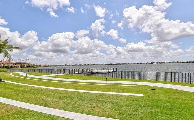 Building Photo - 8855 Watercrest Cir W