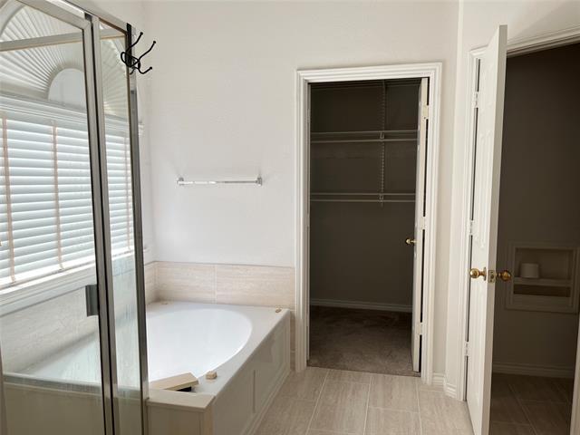 Building Photo - 9814 Glenshee Dr