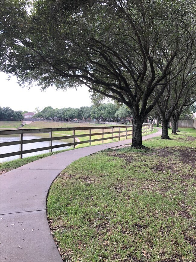 Building Photo - 18126 Somerset Knolls Ct