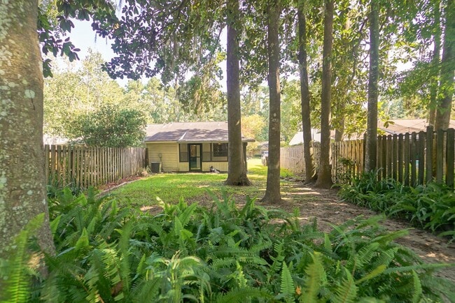 Building Photo - 2 bed 2 bath Sublease