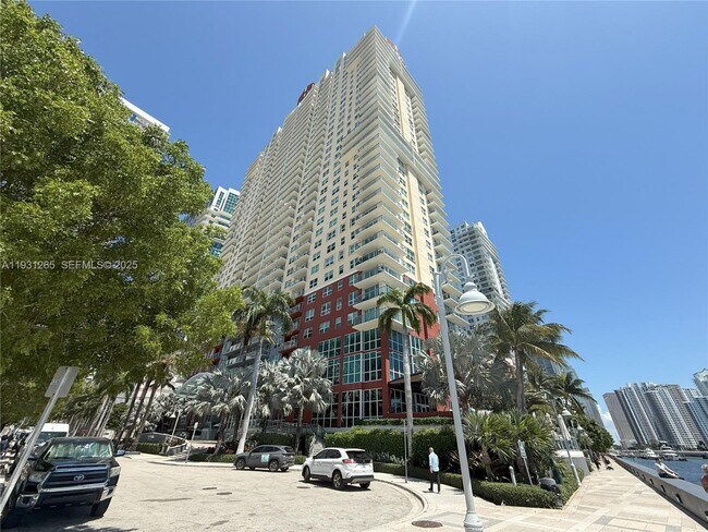 Building Photo - 1155 Brickell Bay Dr
