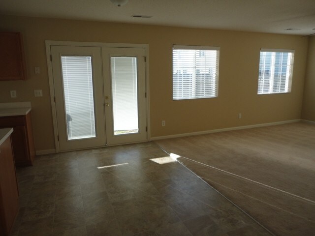 Building Photo - 830 Stockport Way