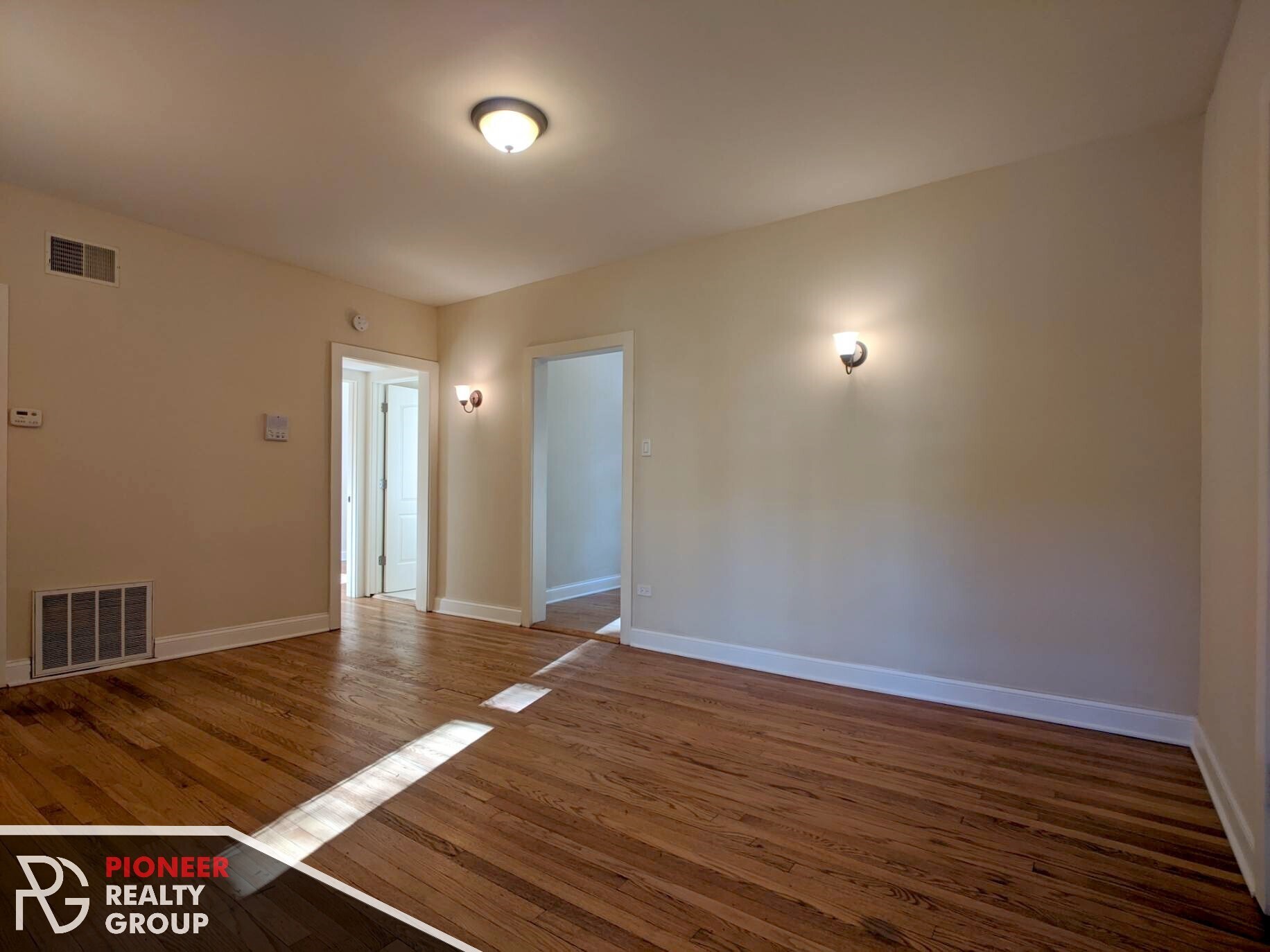 Building Photo - 4036 N Ashland Ave