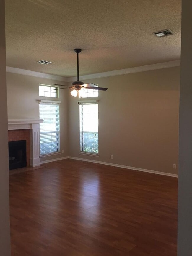 Building Photo - Updated Midway ISD Home