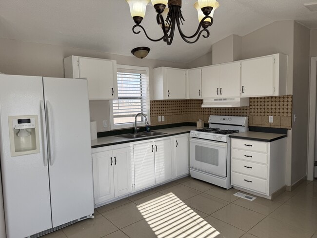 Building Photo - 5344 Flower Dr