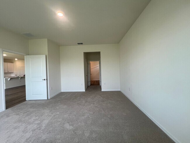 Building Photo - Desirable new build home in the Archers Mi...