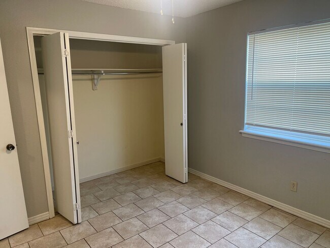 Building Photo - Jackson Street Duplex's