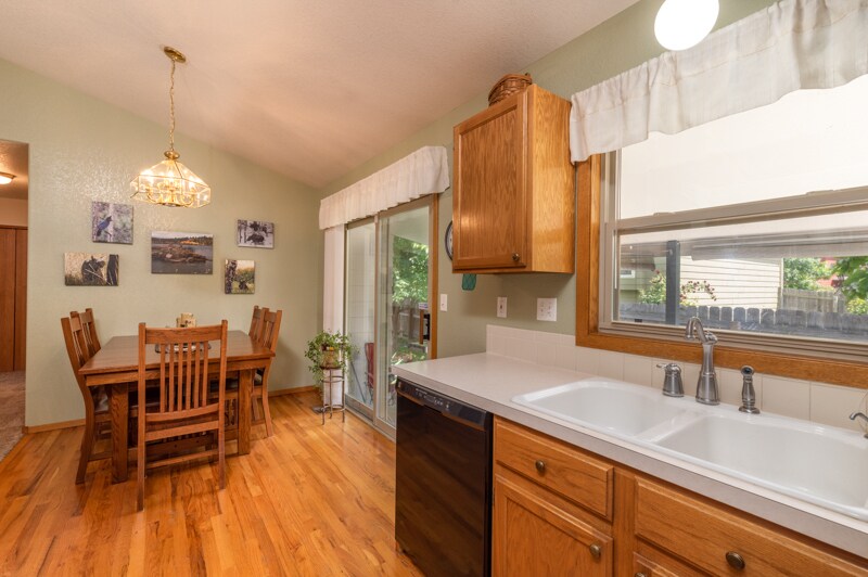 dining adjacent to kitchen - 2338 Moorgate Dr