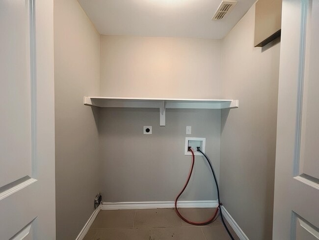 Building Photo - 7926 Elka Lp