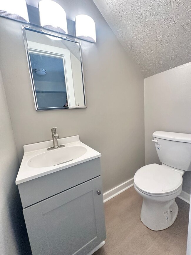 Building Photo - Apartment for Rent