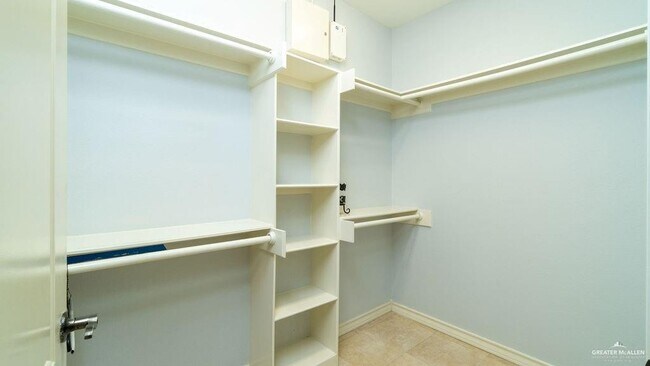 Building Photo - 2415 Flag Stone Terrace