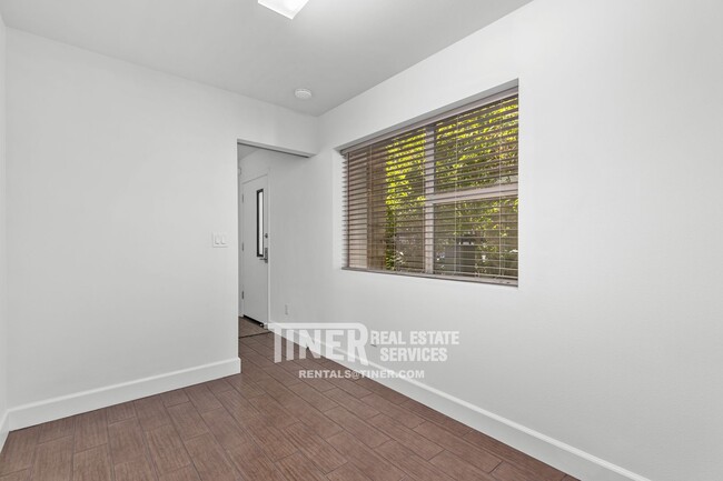 Building Photo - Industrial Loft in Fabulous Downtown Neigh...