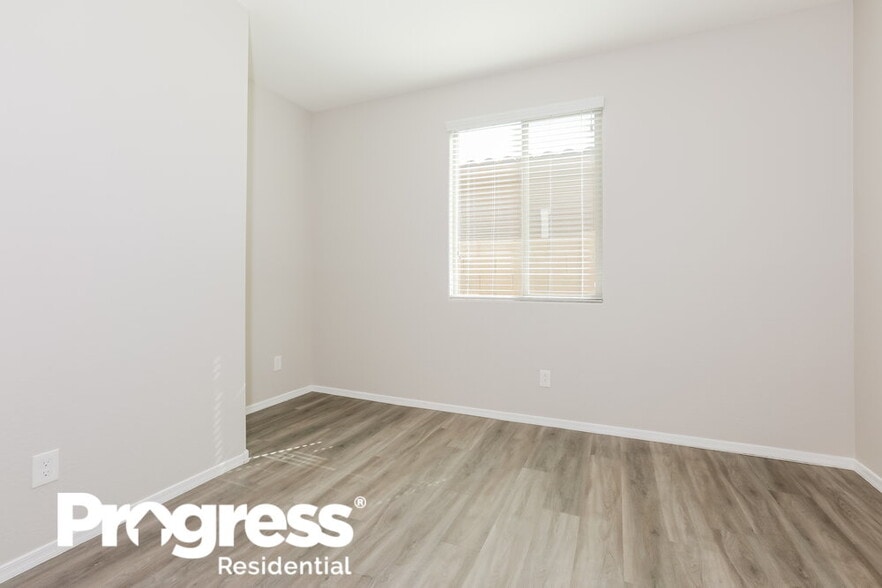 Building Photo - 22507 E Munoz St