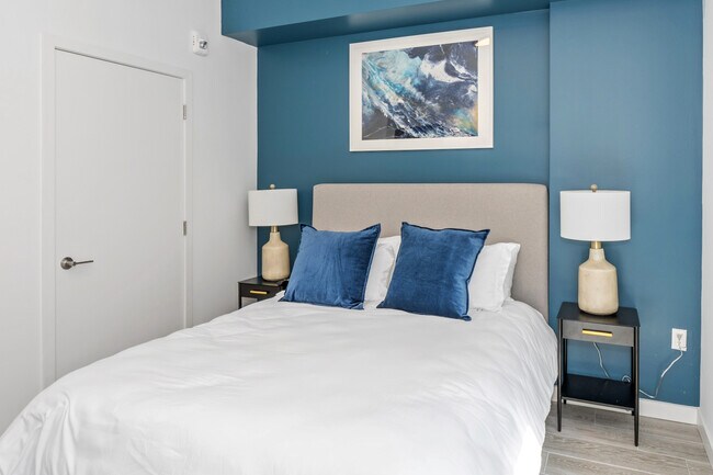 Building Photo - 19680 E Country Club Dr