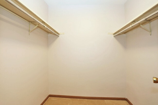 Building Photo - 675 Greenfield Ct