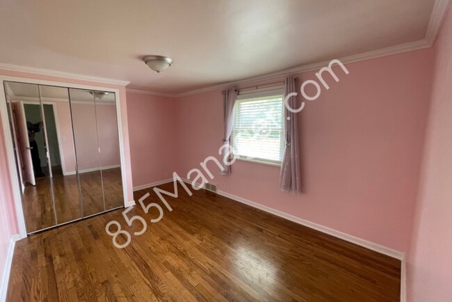 Building Photo - Charming Ranch Home: 3 Bed, 2.5 Bath in Wa...