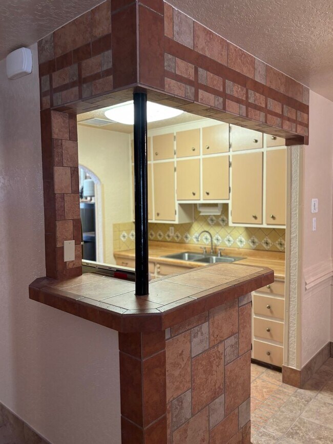 Building Photo - NEWLY REMODELED 1 BED 1 BATH