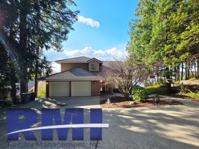 Building Photo - Waterfront Oasis!!!!