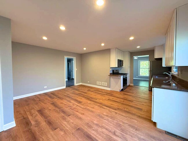 Building Photo - 1704 S Highland Ave