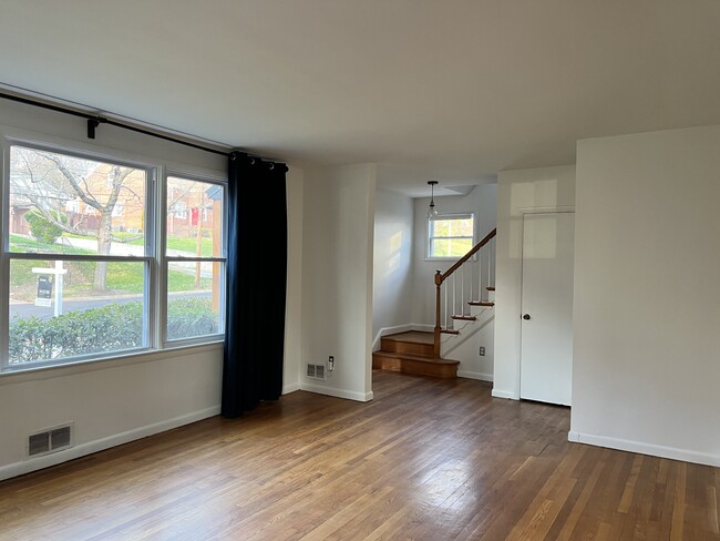 Building Photo - 3047 O St SE