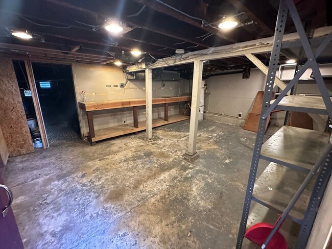 Building Photo - Great Home Located in the Pill Hill Neighborhood