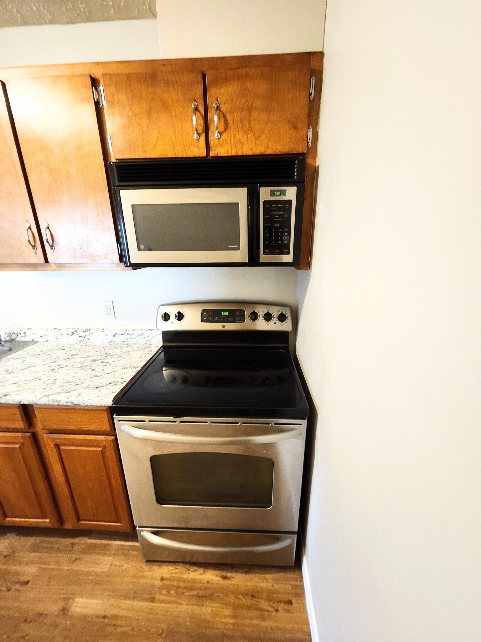 Building Photo - 5230 Beach Dr