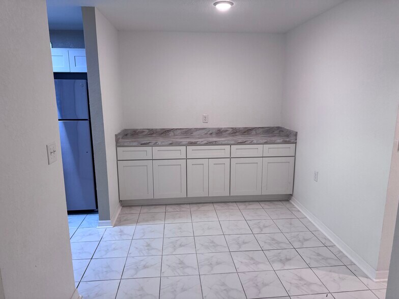 Building Photo - 6326 Providence Cir