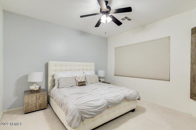 Building Photo - 2037 W Periwinkle Way