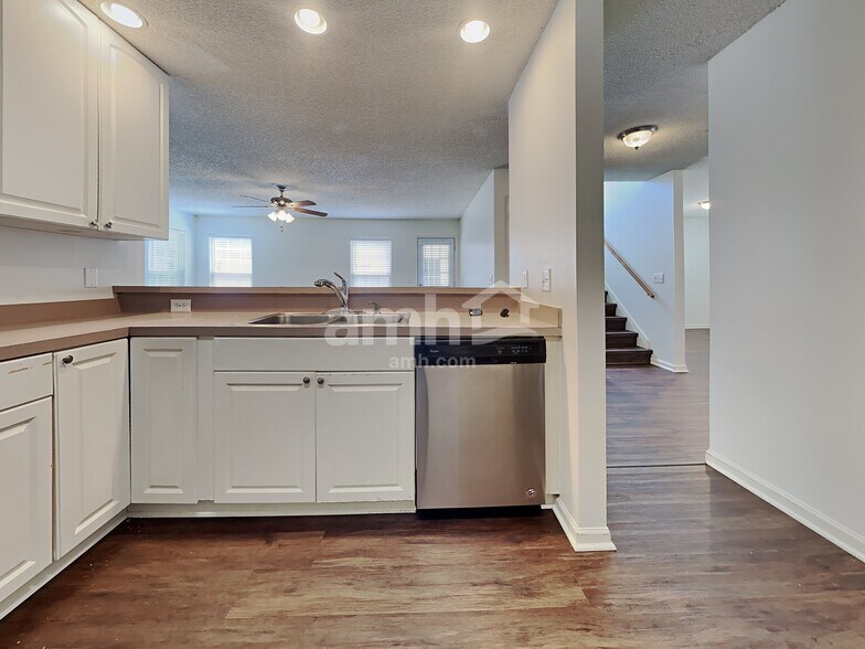 Building Photo - 325 Sunburst Way