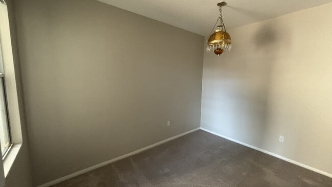 Building Photo - 1 Bed 1 Bath with ALL Appliances