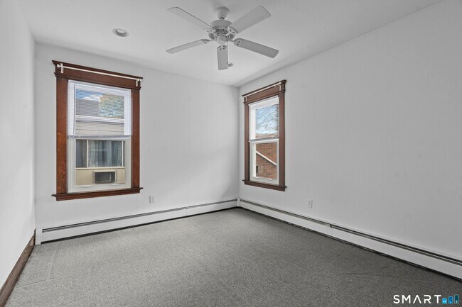 Building Photo - 136 Edwards St