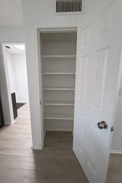 Pantry - 220 N 22nd Pl