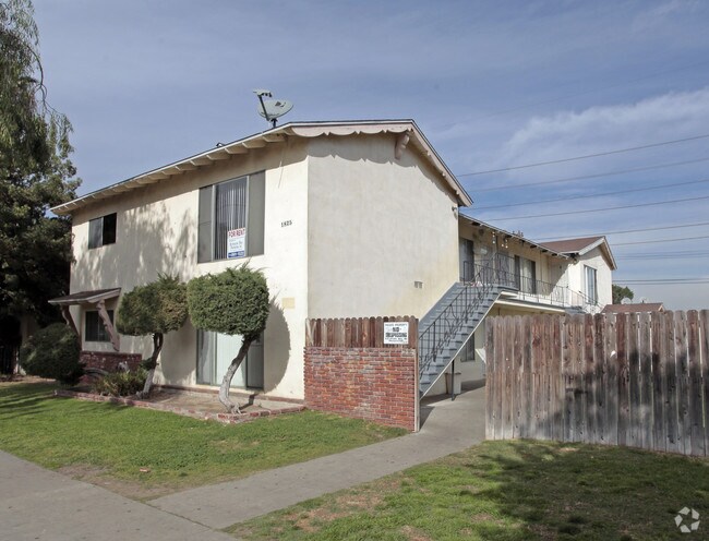Primary Photo - 1825 W Crestwood Ln