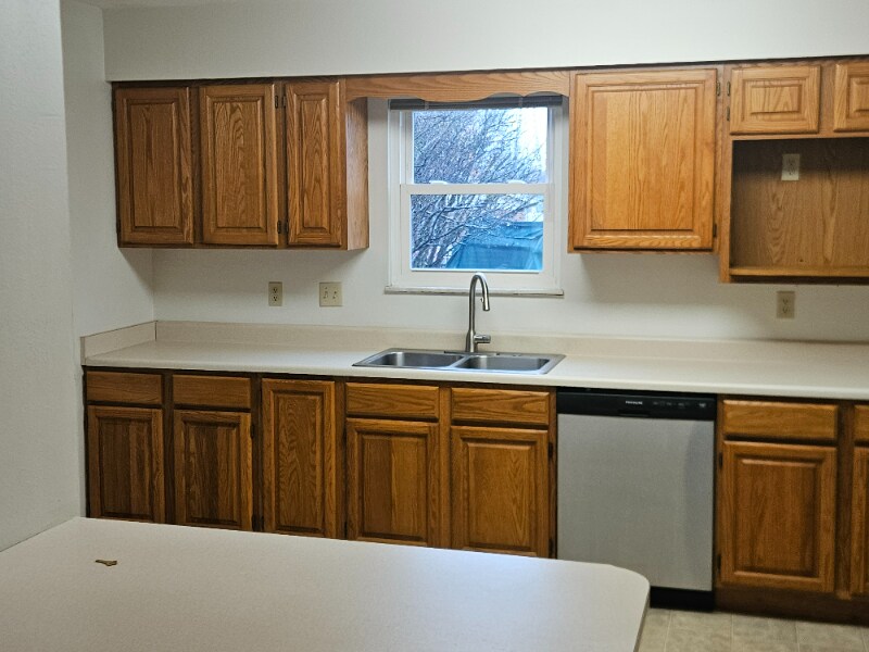 Building Photo - 1555 Vista Ridge Dr