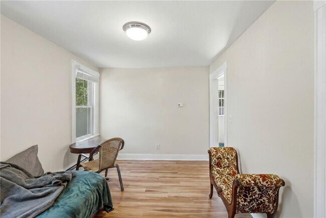 Building Photo - 515 Davisville Rd