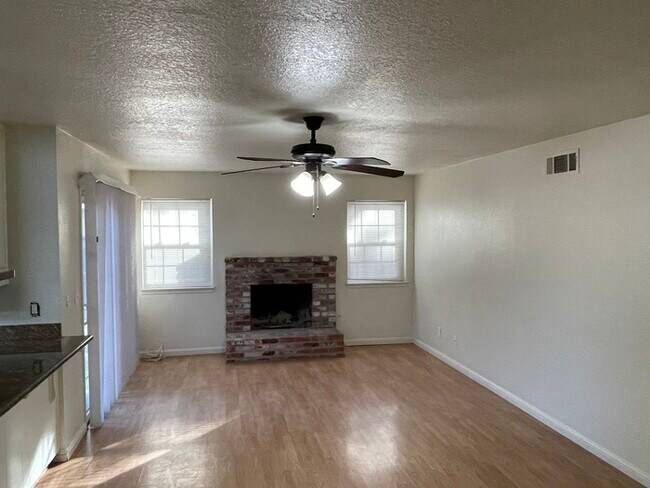 Building Photo - North Stockton 3 Bedroom Single Story Home