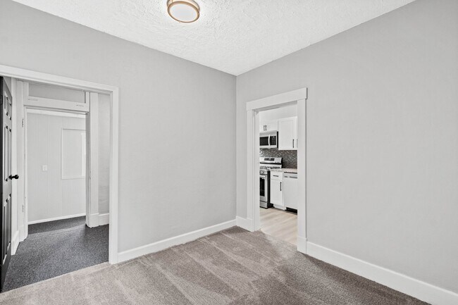 Building Photo - Stunning 2 bedroom home in Homestead available August 1!