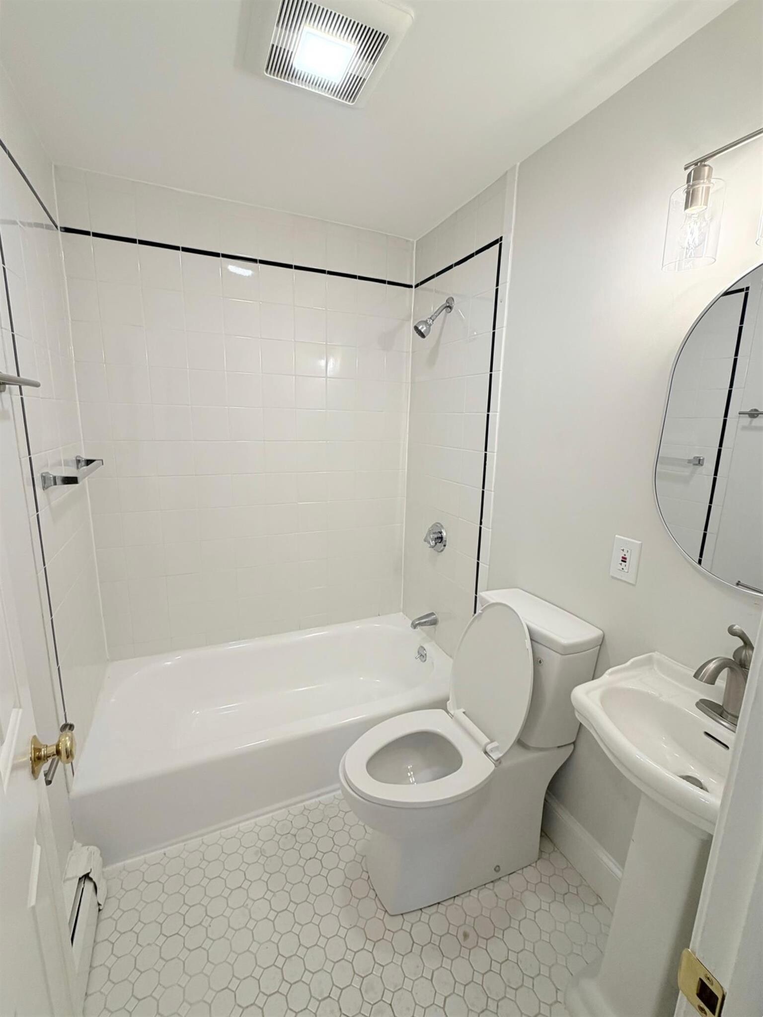 Building Photo - 172 Putnam Ave