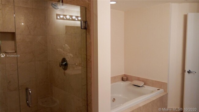 Building Photo - 19400 Turnberry Way