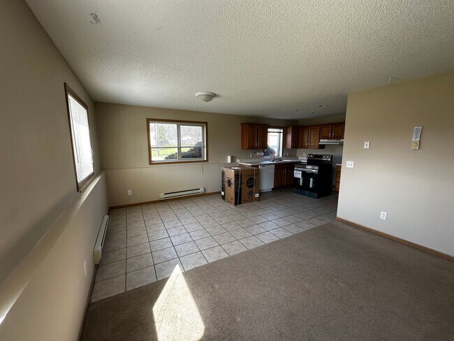 Building Photo - 2 Bed 1 Bath Apartment