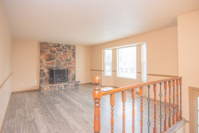 Building Photo - Really Nice 4 bedroom 3 Bath Home on Spacious Lot!