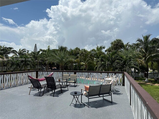 Building Photo - 2900 NE 17th Ave